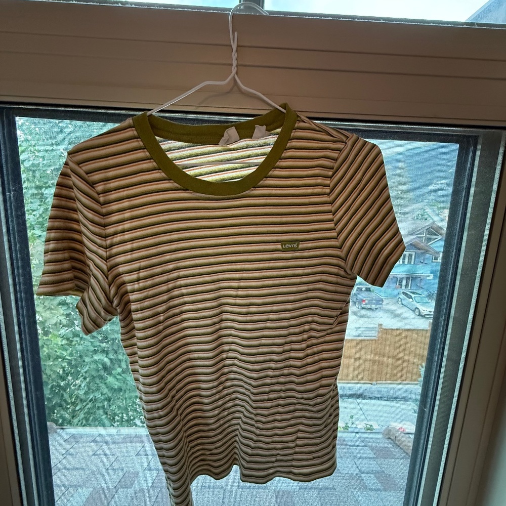 Women’s Levi’s T-shirt